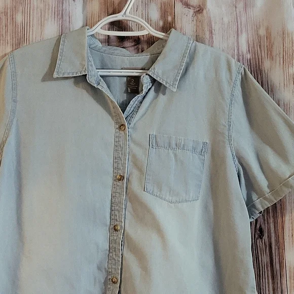 Chico's Men's Short-Sleeve Botton Down Shirt Size 2 - Picture 2 of 6